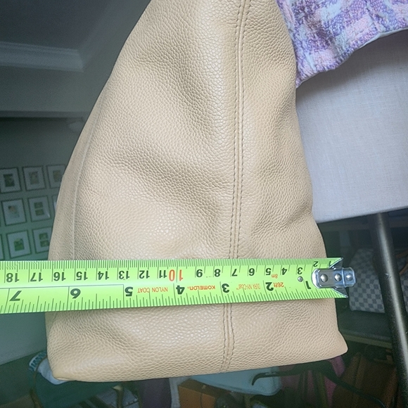 CHANEL Large Beige Caviar Tote - Picture 10 of 16